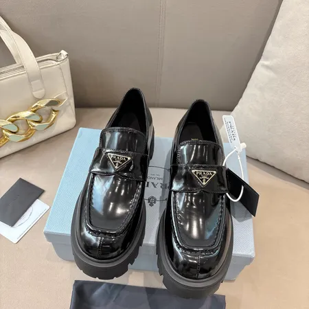 プラダ カジュアルシューズ