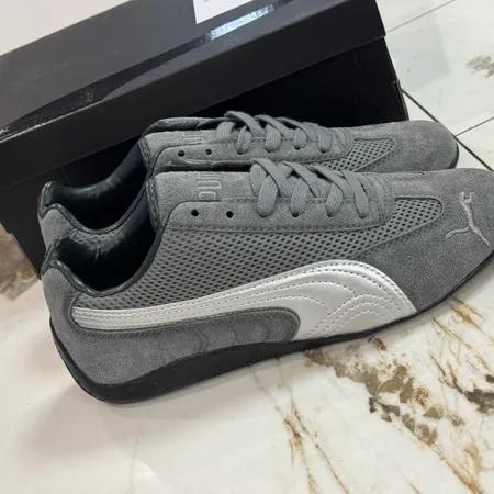 プーマ スニーカー