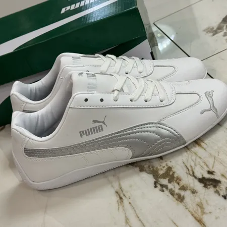 プーマ スニーカー