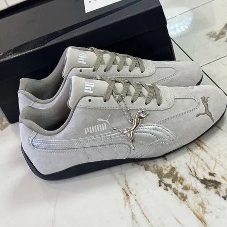 プーマ スニーカー