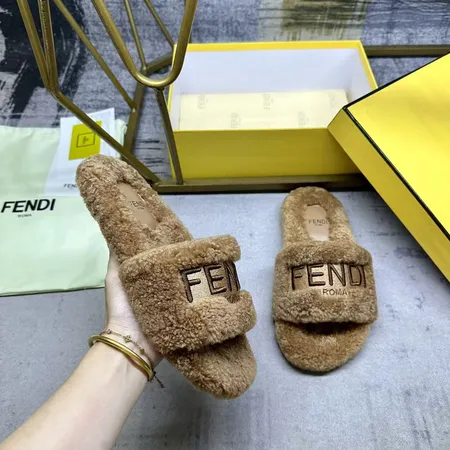 フェンディ スリッパ