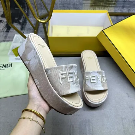 フェンディ スリッパ