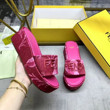 フェンディ スリッパ