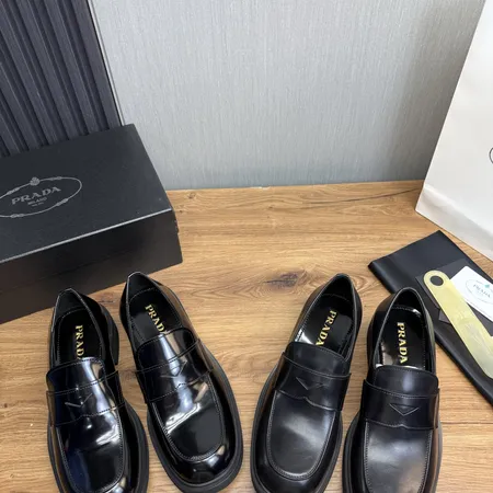 プラダ ビジネスシューズ