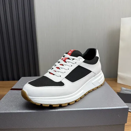 プラダ カジュアルシューズ