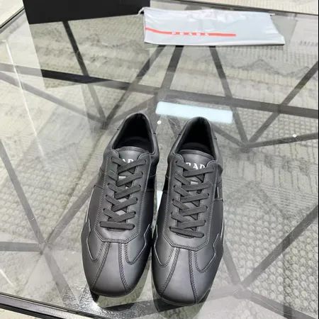 プラダ カジュアルシューズ