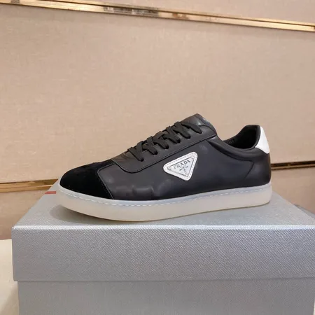 プラダ カジュアルシューズ