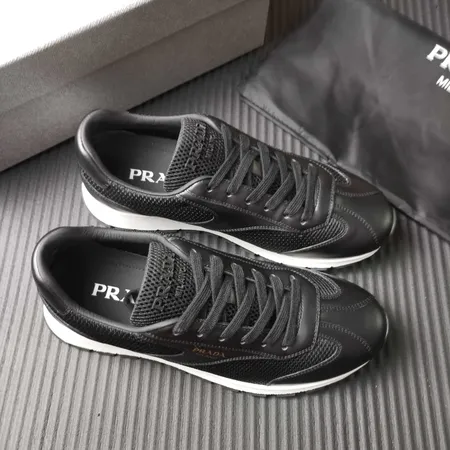 プラダ カジュアルシューズ