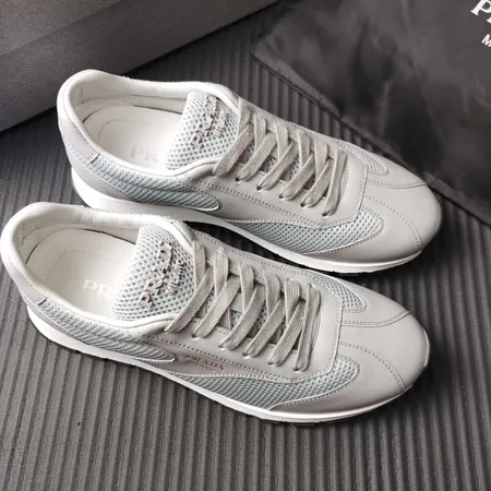 プラダ カジュアルシューズ