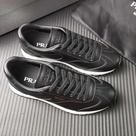プラダ カジュアルシューズ