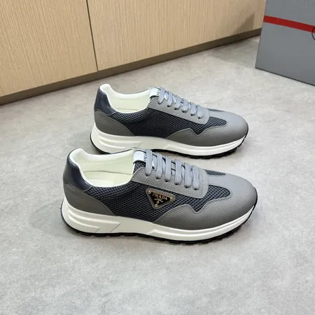 プラダ カジュアルシューズ