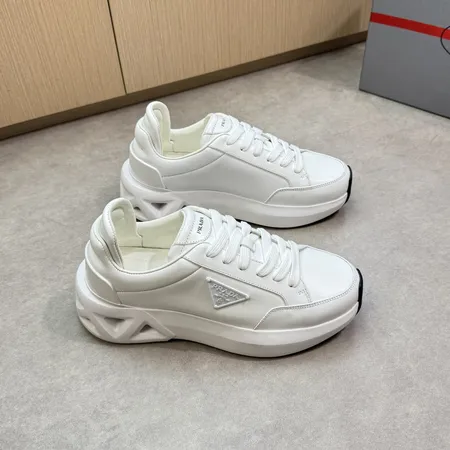 プラダ カジュアルシューズ