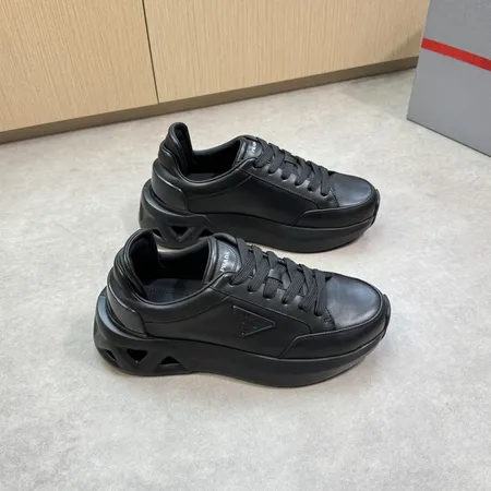 プラダ カジュアルシューズ