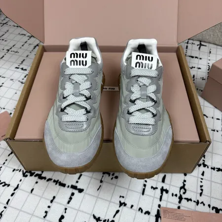 ミュウミュウ スニーカー