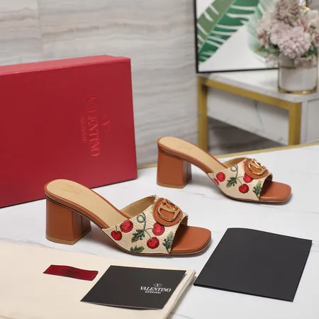 ヴァレンティノ サンダル