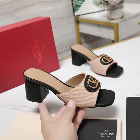 ヴァレンティノ サンダル