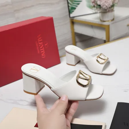 ヴァレンティノ サンダル