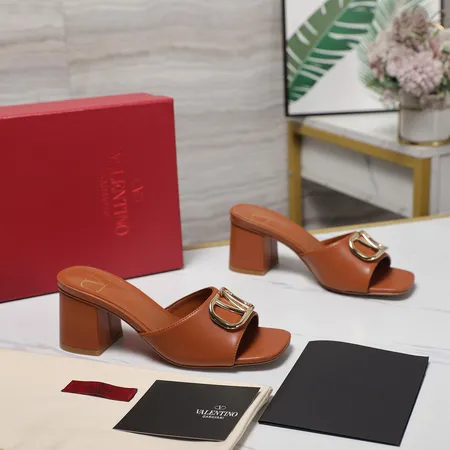 ヴァレンティノ サンダル