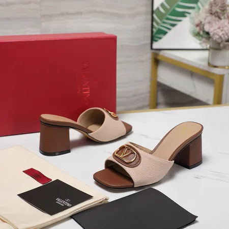 ヴァレンティノ サンダル