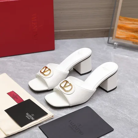 ヴァレンティノ サンダル