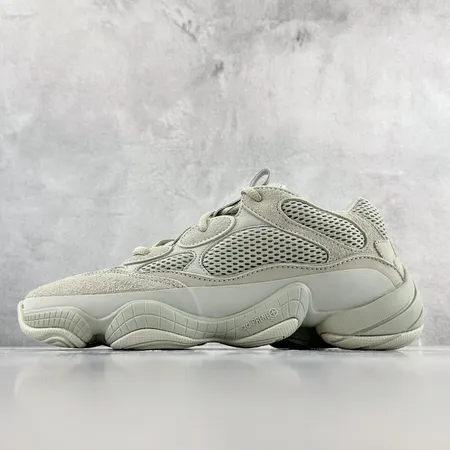 アディダス スニーカー