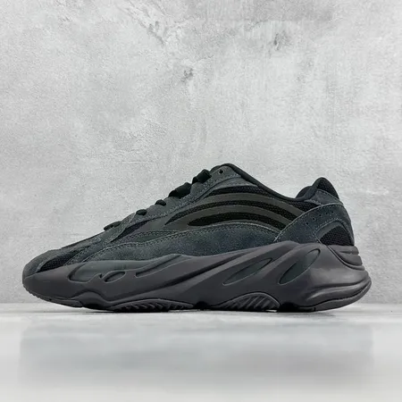 アディダス スニーカー