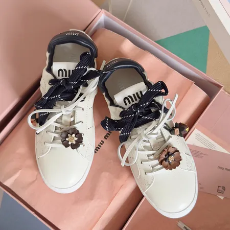 ミュウミュウ カジュアルシューズ