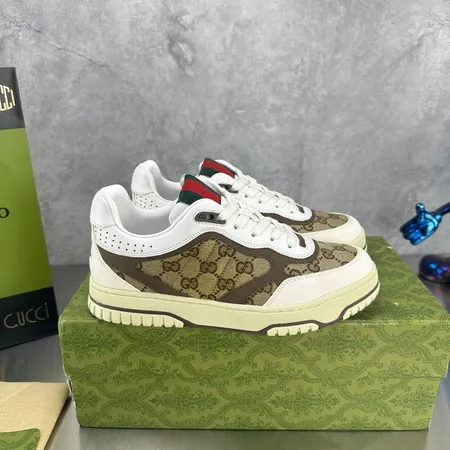 グッチ カジュアルシューズ