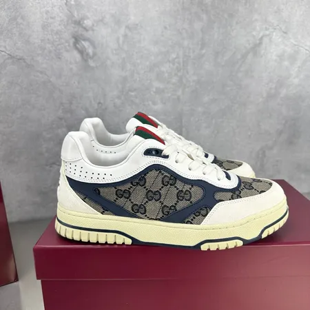 グッチ カジュアルシューズ