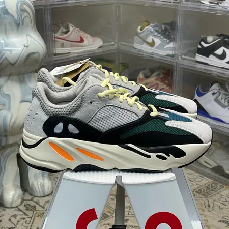 アディダス スニーカー