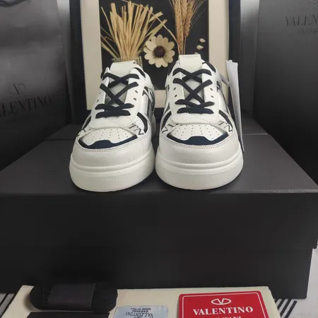 ヴァレンティノ カジュアルシューズ