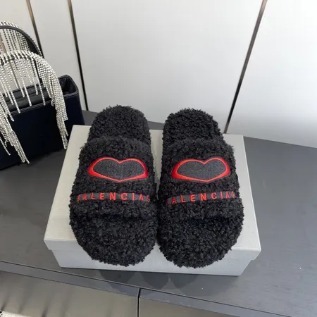 バレンシアガ スリッパ