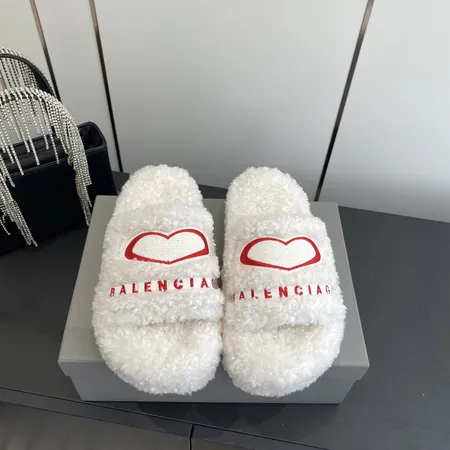 バレンシアガ スリッパ