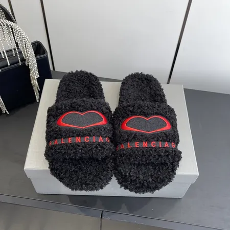 バレンシアガ スリッパ