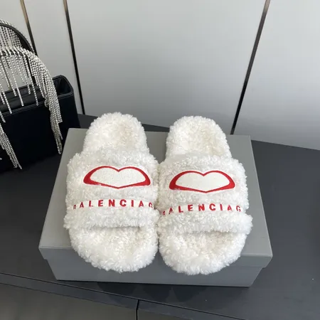 バレンシアガ スリッパ