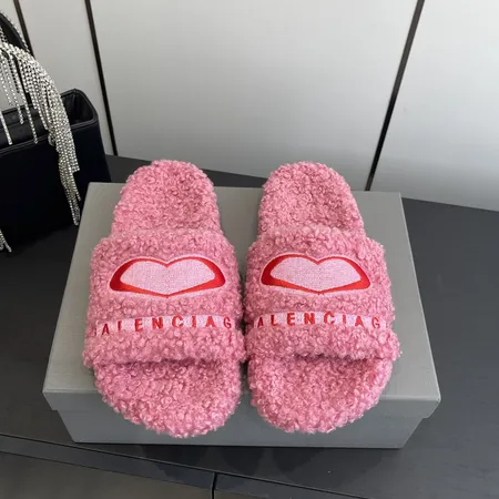 バレンシアガ スリッパ