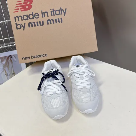 ミュウミュウ スニーカー