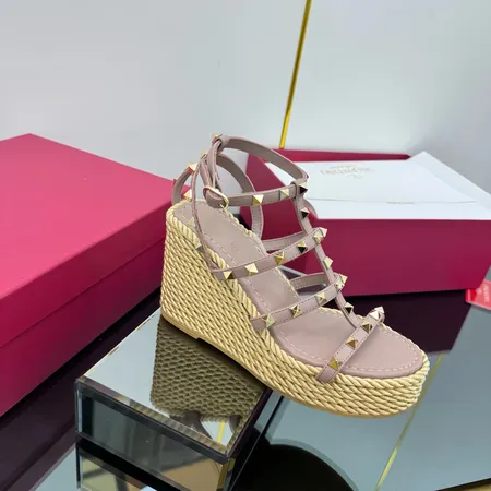 ヴァレンティノ サンダル