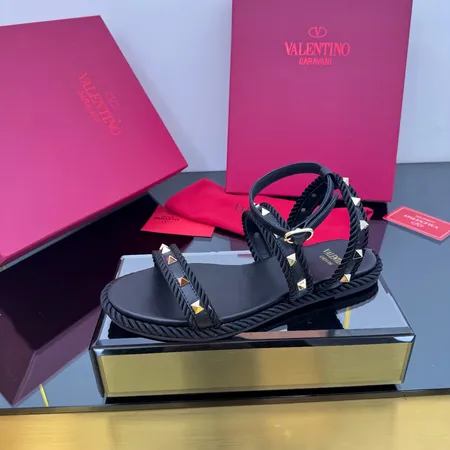 ヴァレンティノ サンダル
