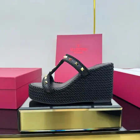 ヴァレンティノ サンダル