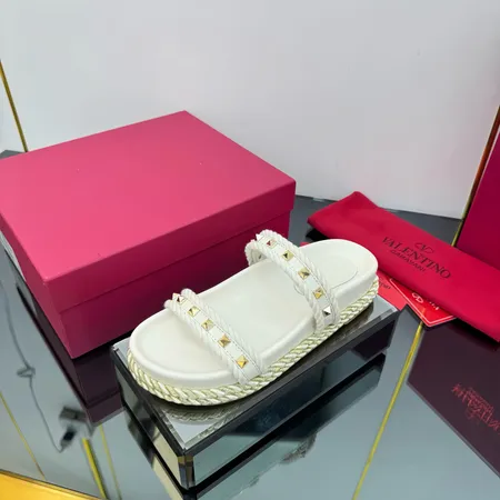 ヴァレンティノ スリッパ