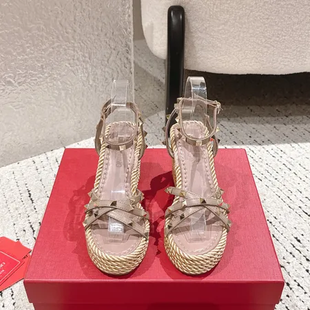 ヴァレンティノ サンダル