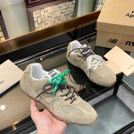 ミュウミュウ スニーカー