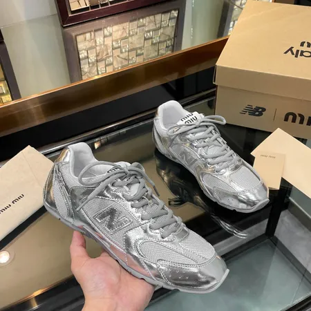 ミュウミュウ スニーカー