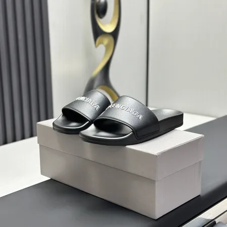 バレンシアガ スリッパ