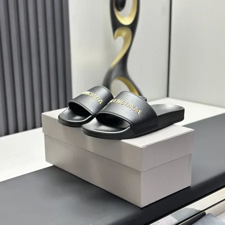 バレンシアガ スリッパ