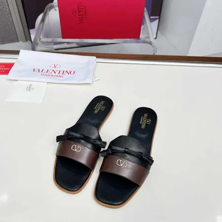ヴァレンティノ スリッパ
