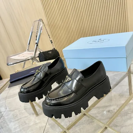 プラダ ビジネスシューズ