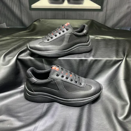 プラダ スニーカー