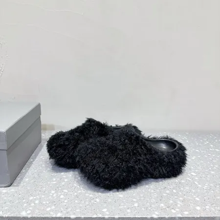 バレンシアガ スリッパ